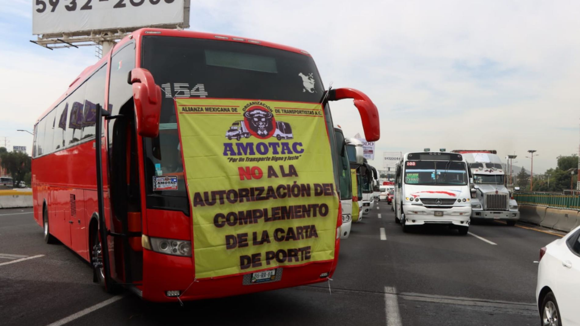 Transportistas se manifiestan en el país; reclaman atención de autoridades